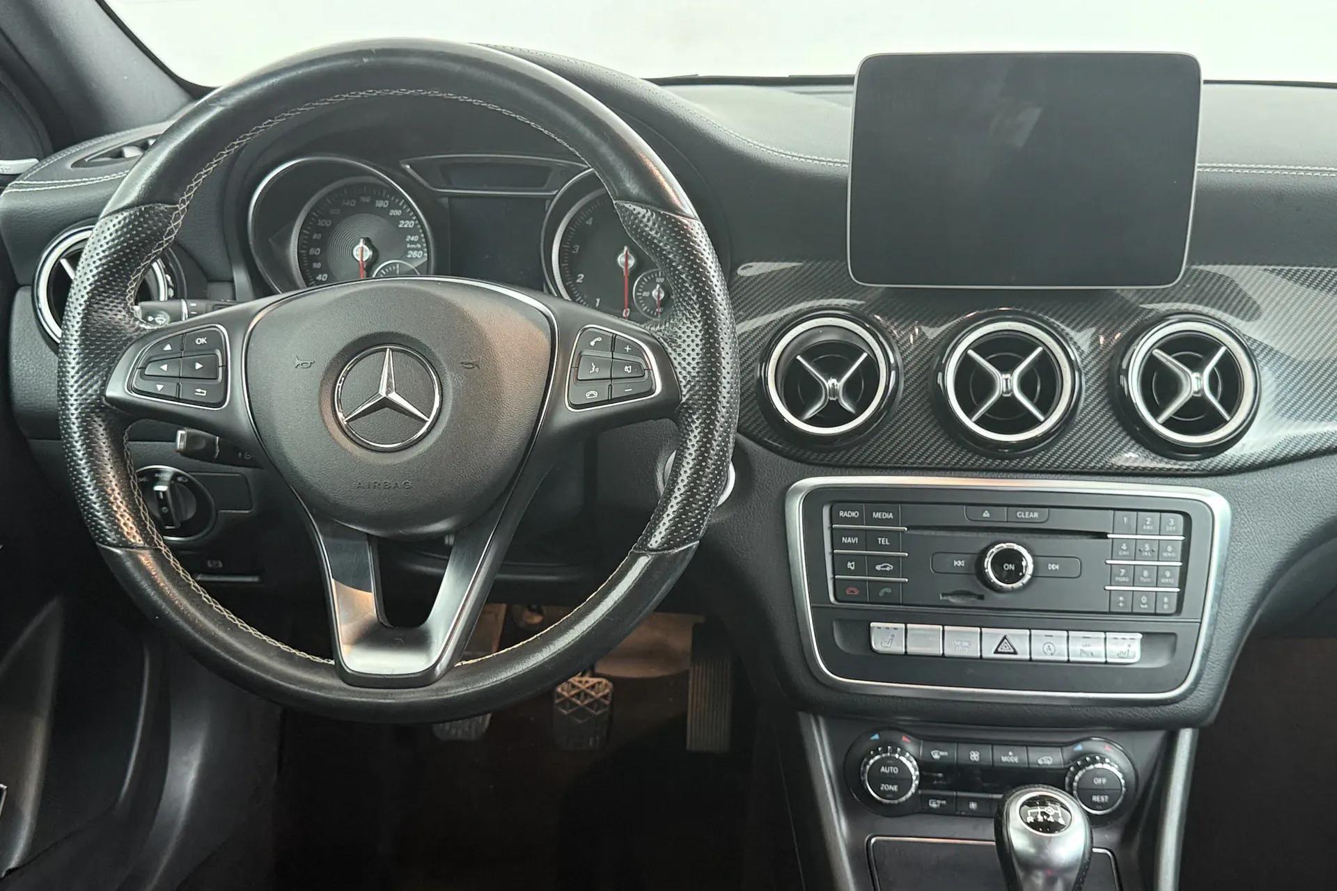 Mercedes-Benz GLA Nice vue 4 Mercedes-Benz GLA en leasing sans apport à Nice — vue 4
